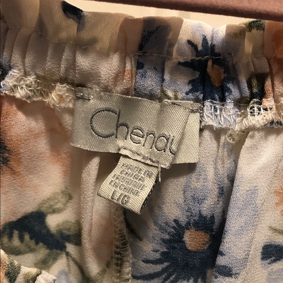 Size Large - Picture 2 of 2